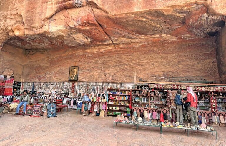 Petra shops and souvenir stands