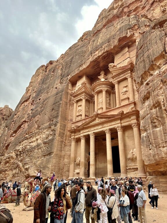Phot of the massive Crowds at the Treasury in Petra