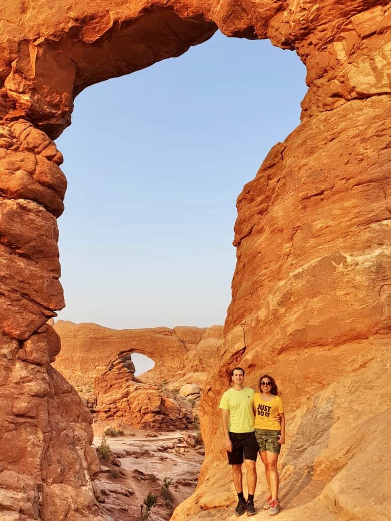 Arches national park - couple under an arch