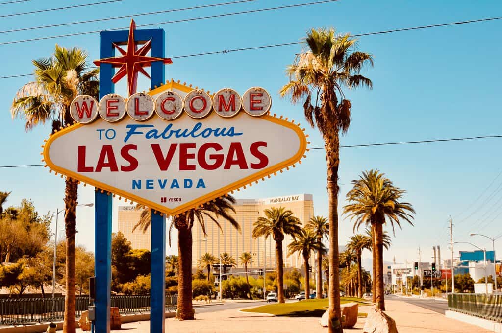 the pros and cons of living in Las Vegas NV