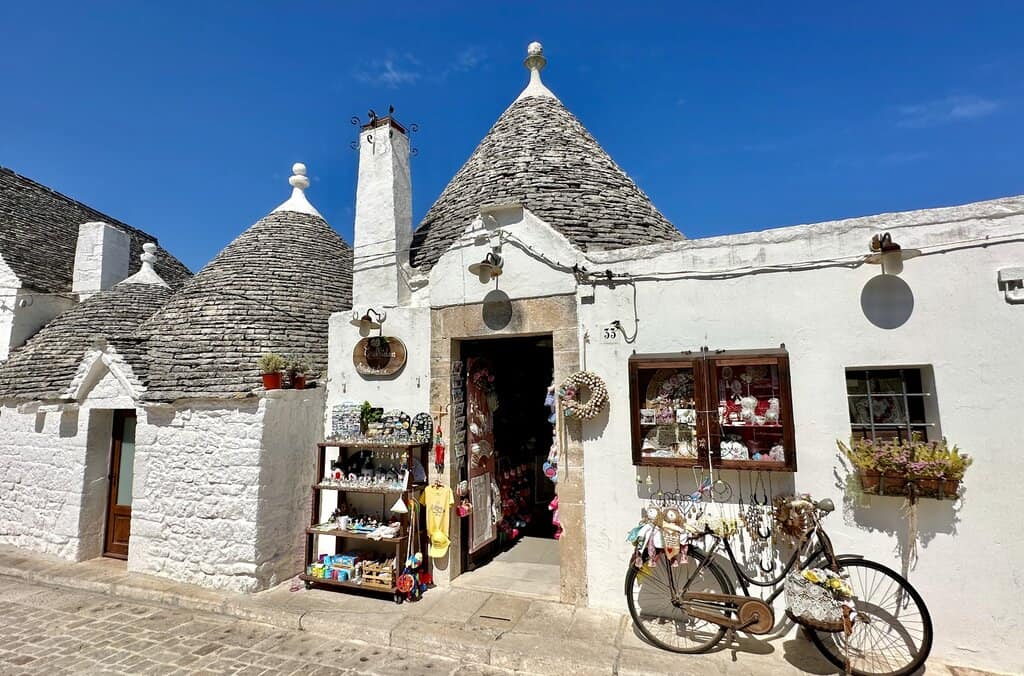 Souviner shops in Alberobello