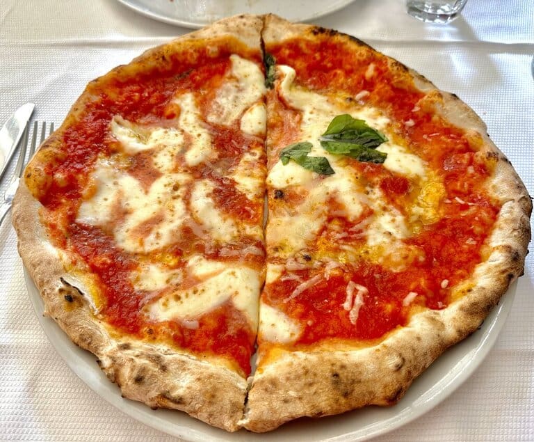 a Napoli margarita pizza