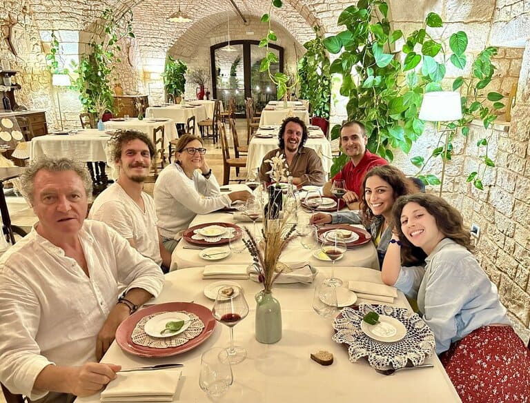 A fmaily dinner at Masseria Paolo Grande in Puglia